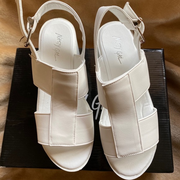 White platform heel - Picture 3 of 4
